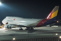 HL7415 @ LOWW - Asiana Cargo 747 before pushback.