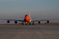 OO-THA @ VIE - TNT Boeing 747-400 - by Yakfreak - VAP