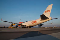 OO-THA @ VIE - TNT Boeing 747-400 - by Yakfreak - VAP