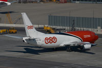 OO-TNC @ VIE - TNT Boeing 737-300 - by Yakfreak - VAP
