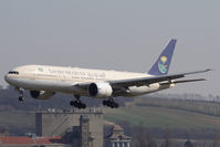 HZ-AKV @ VIE - Boeing 777-268 (ER)