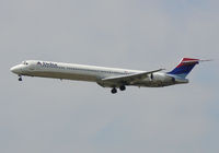 N901DA @ DFW - Delta Airlines landing 18R at DFW