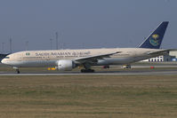 HZ-AKV @ VIE - Saudia - Saudi Arabian Airlines Boeing 777-200 - by Thomas Ramgraber-VAP