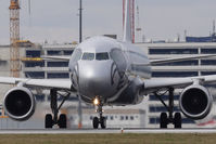 OE-LEO @ VIE - Airbus A320-214