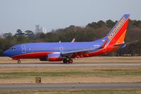 N221WN @ ORF - Southwest Airlines N221WN (FLT SWA3038) from Chicago Midway Int'l (KMDW) rolling out on RWY 5 after landing.