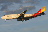 HL7415 @ VIE - Asiana Airlines Boeing 747-400 - by Thomas Ramgraber-VAP
