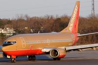 N333SW @ ORF - Southwest Airlines N333SW (FLT SWA2704) from Baltimore/Washington Int'l (KBWI) exitting RWY 5 at Taxiway Echo after arrival.