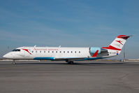 OE-LCR @ VIE - Austrian Arrows Regionaljet - by Yakfreak - VAP