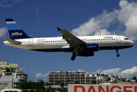 N636JB @ SXM - visitor