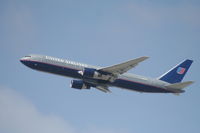 N673UA @ KLAX - Boeing 767-300 - by Mark Pasqualino