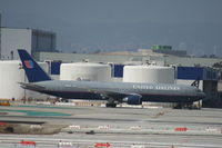 N664UA @ KLAX - Boeing 767-300 - by Mark Pasqualino