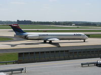 N904DE @ KATL - My day at KATL - by LemonLimeSoda9