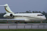 OH-PPS @ VIE - Airfix Aviation Bombardier Globalexpress - by Thomas Ramgraber-VAP