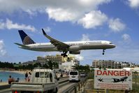 N48127 @ SXM - visitor