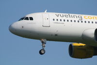 EC-JFF @ EBBR - flight VY5210 is descending to rwy 25L