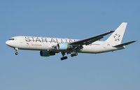 OE-LAZ @ VIE - Austrian 767-300
