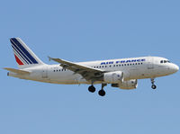F-GRXL @ LEBL - Clear to land RWY 25R. - by Jorge Molina