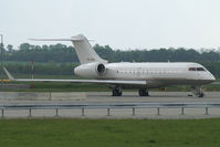 P4-CBA @ VIE - Global Jet Luxembourg Bombardier Globalexpress - by Thomas Ramgraber-VAP