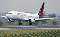 OO-VEJ @ EBBR - Dropping left wing at landing on rwy 25L. - by Philippe Bleus