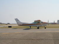 N96418 @ KFCM - Taxiing to Runway 10L. - by Mitch Sando