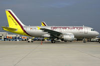 D-AKNL @ CGN - visitor - by Wolfgang Zilske