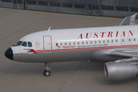 OE-LBP @ VIE - Austrian Airlines Airbus 320 in retro colors