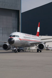 OE-LBP @ VIE - Austrian Airlines Airbus 320 in retro colors