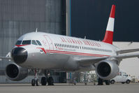 OE-LBP @ VIE - Austrian Airlines Airbus 320 in retro colors