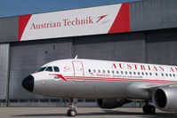 OE-LBP @ VIE - Austrian Airlines Airbus 320 in retro colors