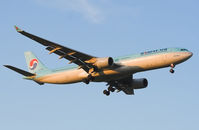 HL7585 @ LOWW - Korean Air  A330 - by Delta Kilo