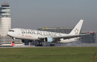 OE-LAZ @ LOWW - AUSTRIAN - by Delta Kilo