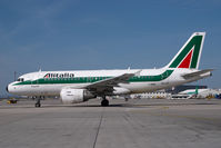 I-BIMG @ VIE - Alitalia Airbus 319 - by Yakfreak - VAP