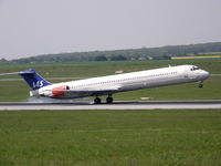 LN-RLR @ VIE - Touchdown - by Franz M