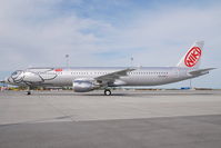OE-LES @ VIE - Flyniki Airbus 321 - by Yakfreak - VAP