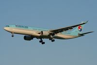 HL7585 @ VIE - Korean Air A330-300
