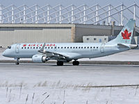 C-FHOY @ CYOW - Rolling on Rwy 25 for take off