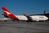 VH-OJU @ VIE - Qantas Boeing 747-400 - by Yakfreak - VAP