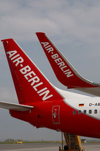 D-ABBB @ VIE - Air Berlin Boeing 737-800 - by Yakfreak - VAP