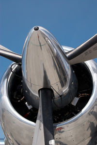 N996DM @ VIE - Red Bull DC6 - by Yakfreak - VAP