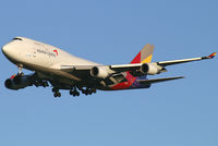 HL7413 @ VIE - Asiana Airlines Boeing 747-400 - by Thomas Ramgraber-VAP