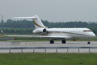OH-PPS @ VIE - Airfix Aviation Bombardier Globalexpress - by Thomas Ramgraber-VAP