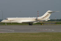 VP-BOS @ VIE - Jet Aviation Bombardier Globalexpress - by Thomas Ramgraber-VAP