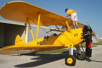 N6241D @ KTPF - gear strut paint change - by Carlos Alfonso