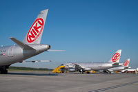 OE-LEK @ VIE - Fly Niki Airbus 319 - by Yakfreak - VAP