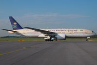 HZ-AKD @ VIE - Saudia Boeing 777-200 - by Yakfreak - VAP