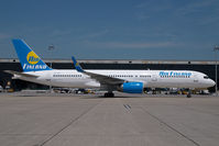 OH-AFI @ VIE - Air Finland Boeing 757-200 - by Yakfreak - VAP