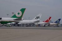 B-16402 @ EBBR - Eva AIr Boeing 747-400 - by Yakfreak - VAP
