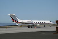 N430QS @ OAK - Netjets 2005 Gulfstream Aerospace GIV-X (G450) @ Oakland, CA - by Steve Nation