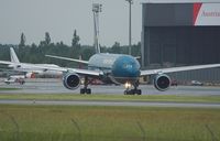 VN-A144 @ LOWW - VIETNAM AIRLINES -President Nguy?n Minh Tri?t  on board - by Delta Kilo