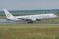 OE-LAT @ LOWW - AUSTRIAN - by Delta Kilo